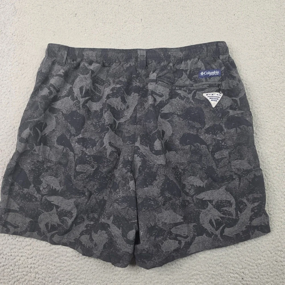 Columbia PFG Performance Fishing Gear Shorts Mens Large Omni-Shade Shark Print